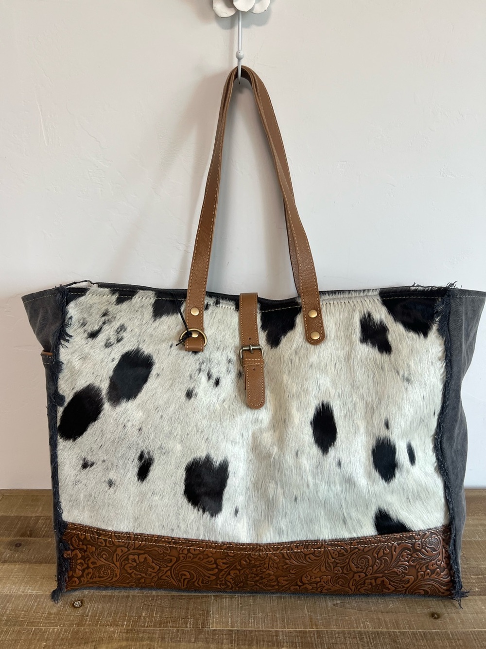 Myra Western Weekender Bag Cowhide Leather Duffel Travel Carry On Boho Cowgirl - Picture 3 of 12